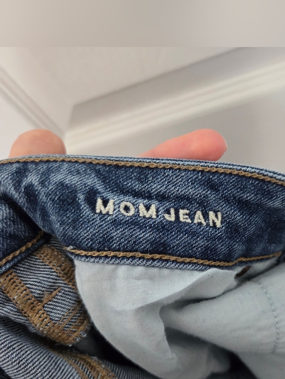 American Eagle Mom Jeans Stretch Slim Leg High Rise Medium Wash sz 0 Short - Picture 7 of 10